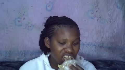 Snapshot of momsdoll chatting on 02.03.26 momsdoll online show from 02.03.26