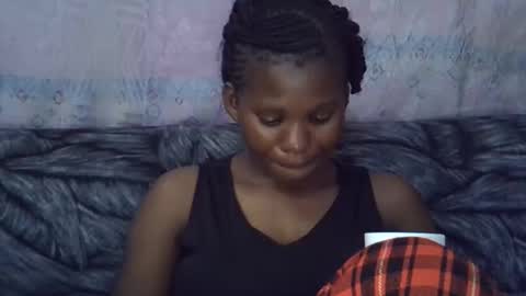 Snapshot of momsdoll chatting on 02.06.26 momsdoll online show from 02.06.26