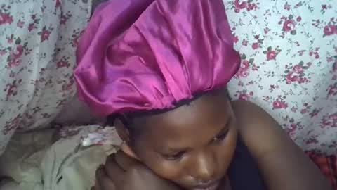 Snapshot of momsdoll chatting on 02.08.26 momsdoll online show from 02.08.26