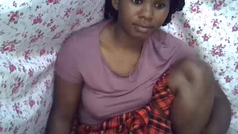 Snapshot of momsdoll chatting on 02.11.26 momsdoll online show from 02.11.26