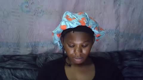 Snapshot of momsdoll chatting on 02.23.26 momsdoll online show from 02.23.26