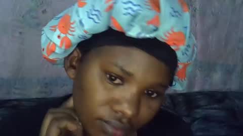 Snapshot of momsdoll chatting on 04.01.26 momsdoll online show from 04.01.26