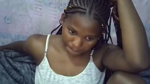 Snapshot of momsdoll chatting on 04.03.26 momsdoll online show from 04.03.26