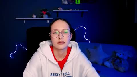 Mona  online show from 03.05.25