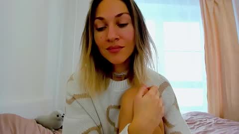Snapshot of mona_cruz chatting on 12.14.24 Mona online show from 12.14.24