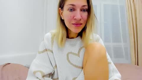 Snapshot of mona_cruz chatting on 12.15.24 Mona online show from 12.15.24