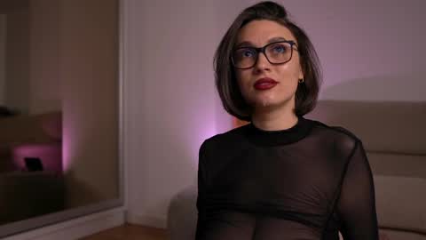 Mona Lisss online show from 04.28.26