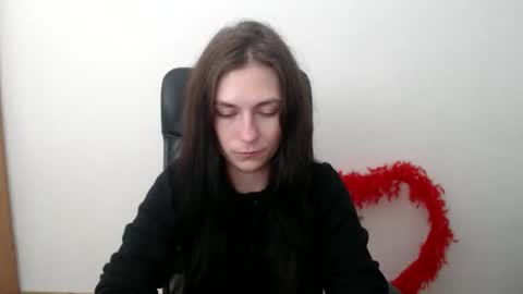 Snapshot of monakali chatting on 10.28.25 monakali online show from 10.28.25