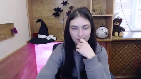 Snapshot of monakali chatting on 11.20.25 monakali online show from 11.20.25