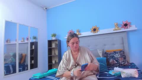 Snapshot of monalinda220 chatting on 12.13.25 paola online show from 12.13.25