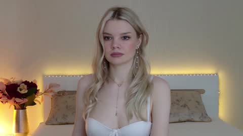 Monaxxx  online show from 12.18.24