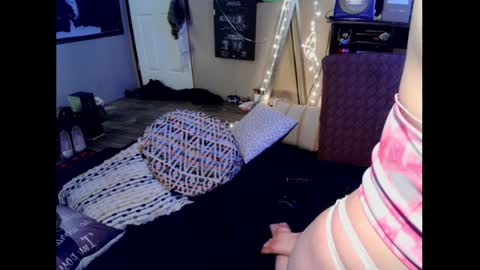 Snapshot of monica_lily chatting on 01.09.25 Monica online show from 01.09.25