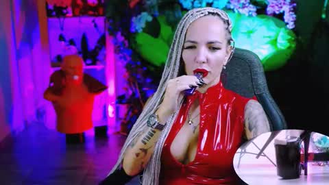 Monika online show from 11.28.25