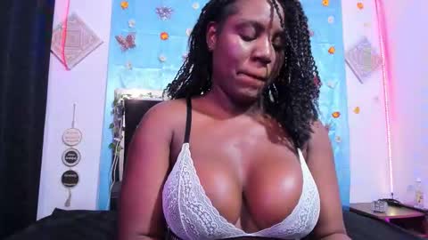 Snapshot of monicaroux chatting on 02.26.26 online show from 02.26.26