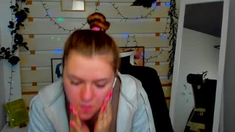 Monika online show from 04.25.26