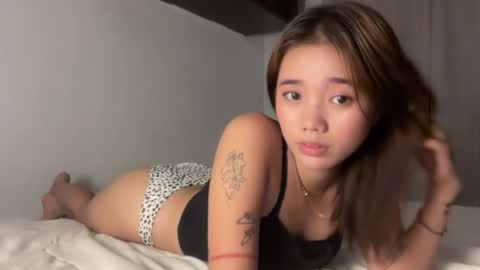 Snapshot of monikaisay chatting on 02.11.26 isay online show from 02.11.26