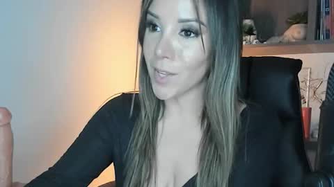 Snapshot of monilee69 chatting on 10.29.25 Monilee online show from 10.29.25