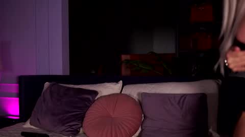 Snapshot of monique_celeste chatting on 12.05.25 Moni online show from 12.05.25