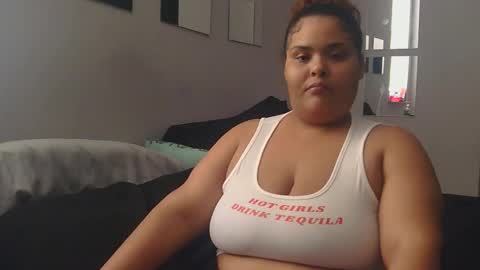 Snapshot of moniqueandpapi chatting on 04.24.26 Moniquelalatina online show from 04.24.26