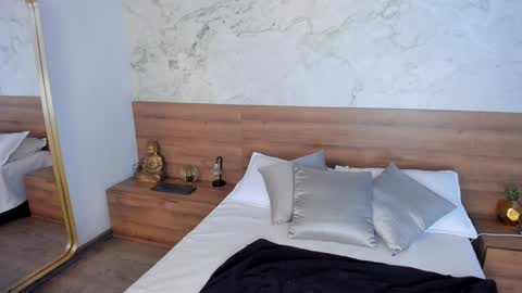 Monique  online show from 01.10.25