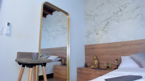 Monique  online show from 01.12.25