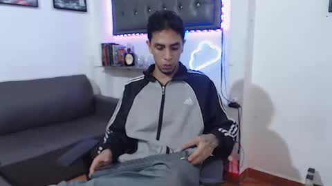 Snapshot of monkey_uchiha77 chatting on 02.14.25 simon dice online show from 02.14.25