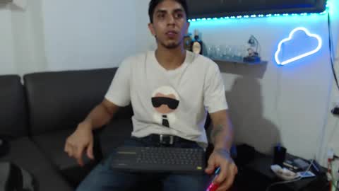 Snapshot of monkey_uchiha77 chatting on 02.22.25 simon dice online show from 02.22.25