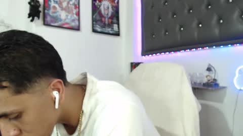 Snapshot of monkey_uchiha77 chatting on 03.04.25 simon dice online show from 03.04.25