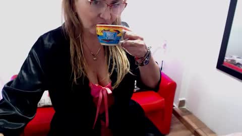 Snapshot of monserrat_diva chatting on 10.01.25 monserrat_diva online show from 10.01.25
