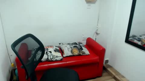 Snapshot of monserrat_diva chatting on 12.15.25 monserrat_diva online show from 12.15.25