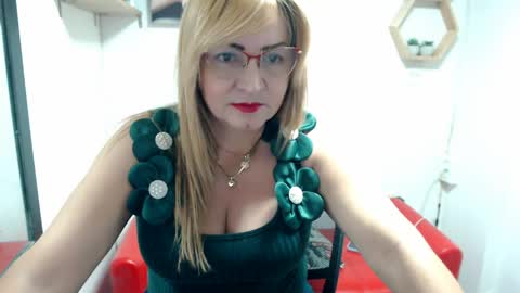monserrat_diva online show from 04.21.26