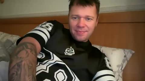 Snapshot of monster_d_ chatting on 10.03.25 Monster D online show from 10.03.25