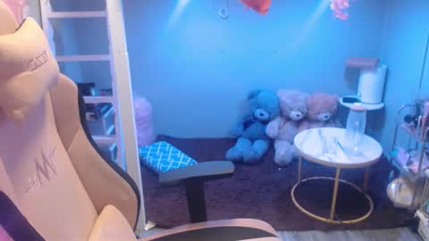 ELYSE A SIMPLE GIRL online show from 11.19.25