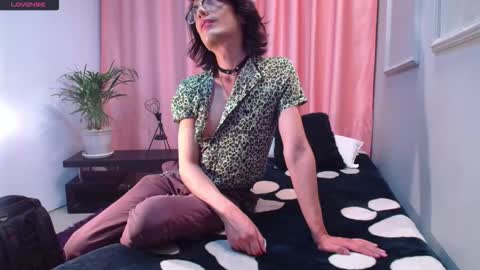 Linda Darling online show from 12.20.25