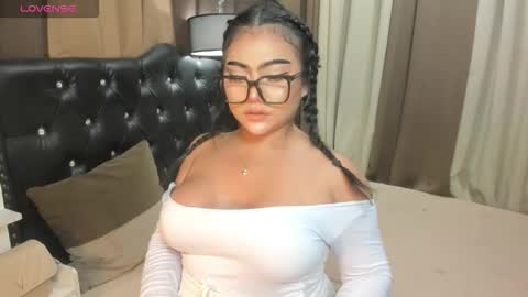 Snapshot of monstrouscockdivaontop chatting on 09.19.25 Ruthie online show from 09.19.25