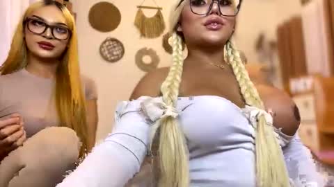 Snapshot of monstrouscockdivaontop chatting on 11.13.25 Ruthie online show from 11.13.25