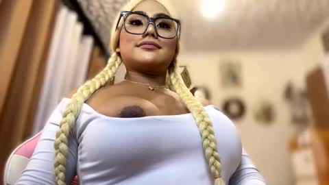 Snapshot of monstrouscockdivaontop chatting on 11.27.25 Ruthie online show from 11.27.25