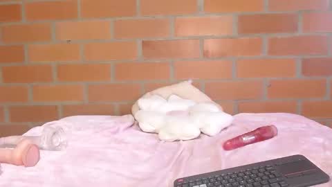 Snapshot of montserrat_jay chatting on 09.13.25 Luisa online show from 09.13.25