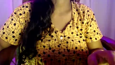 Snapshot of moody_maya chatting on 09.10.25 Maya online show from 09.10.25