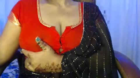 Snapshot of moody_maya chatting on 10.31.25 Maya online show from 10.31.25