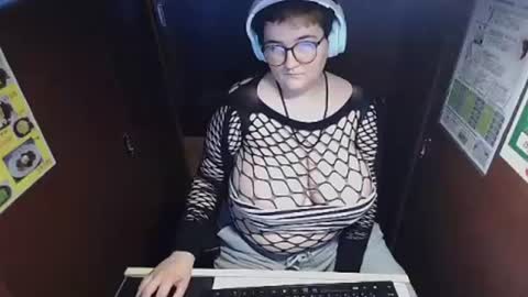 Snapshot of moojay00 chatting on 12.22.24 Moo Jay online show from 12.22.24