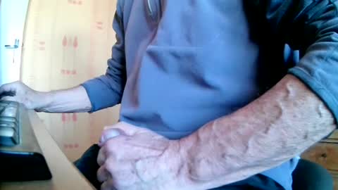 Snapshot of mookie2 chatting on 02.19.25 mookie2 online show from 02.19.25