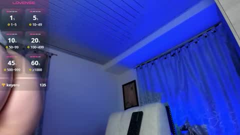 Snapshot of moollly_ chatting on 11.20.25 moollly_ online show from 11.20.25