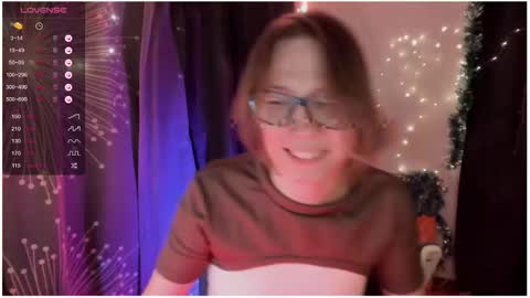 Snapshot of moon__girl chatting on 12.15.24 Roxy online show from 12.15.24