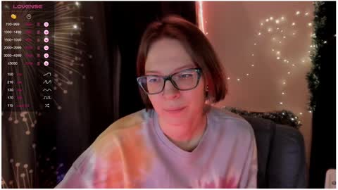 Snapshot of moon__girl chatting on 12.18.24 Roxy online show from 12.18.24