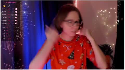 Snapshot of moon__girl chatting on 12.25.24 Roxy online show from 12.25.24