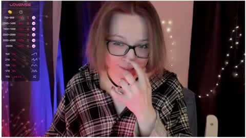 Snapshot of moon__girl chatting on 03.06.25 Roxy online show from 03.06.25