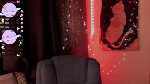 Snapshot of moon__girl chatting on 09.25.25 Roxy online show from 09.25.25