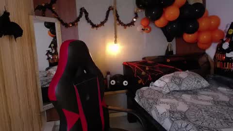 moon_and_fire_ online show from 10.28.25