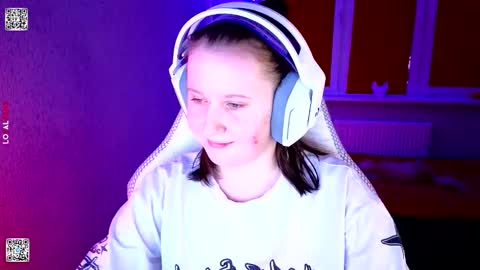 Snapshot of moon_avengers chatting on 02.04.26 Lola online show from 02.04.26